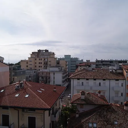 Apartahotel Aprilia 4*