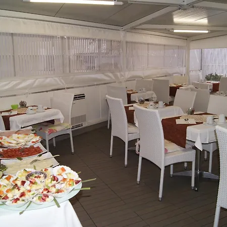 Aprilia Apartahotel Grado