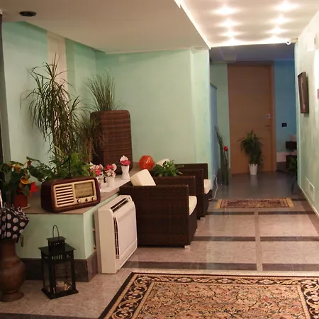 Apartahotel Aprilia 4*