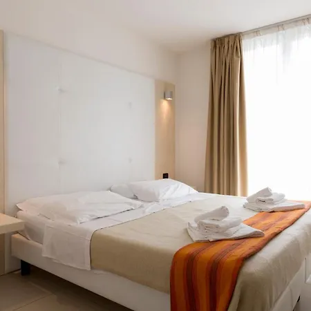 Aprilia Apartahotel 4*