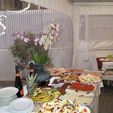 Aprilia Hotel apartamentowy Grado