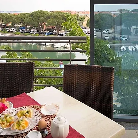 Aprilia Apartahotel 4*