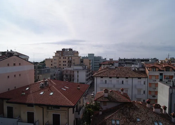 Aparthotel Aprilia 4*