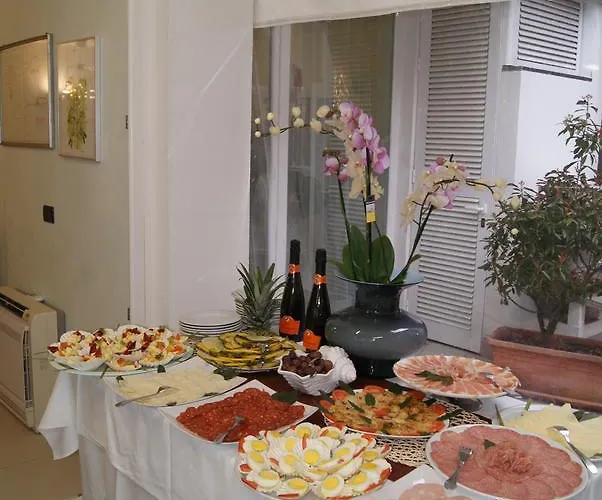 Aparthotel Aprilia 4*