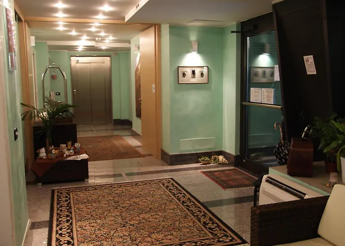 Aparthotel Aprilia 4*